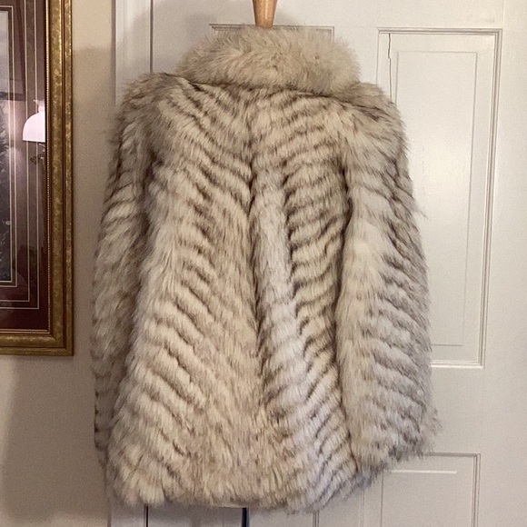 Genuine Fox Fur Jacket. Size Small. Vintage preloved. - Picture 4 of 16